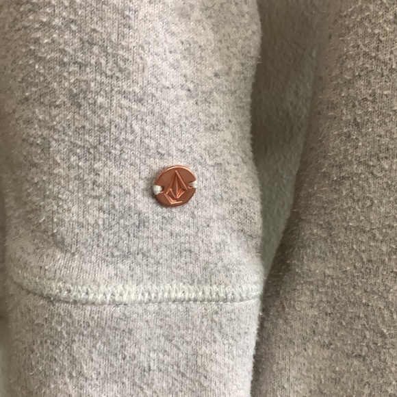 Small Volcom crewneck - Picture 2 of 5